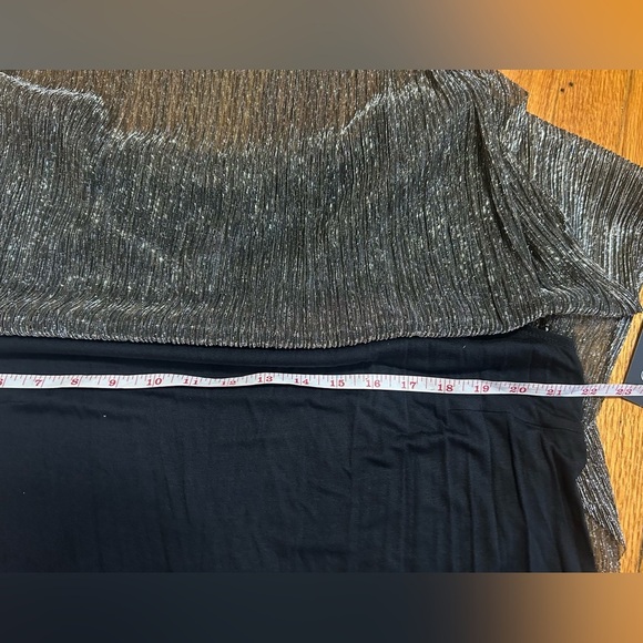 AGB Women's Metallic Silver Party Date Night V Front Popover Top 1X - Picture 6 of 8